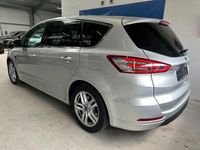 Gebraucht Ford S-MAX Titanium 150 PS (110 kW) 2018 Silber Van / Kleinbus