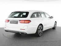 Gebraucht Mercedes E300 194 PS (142 kW) 2023 Weiß Limousine