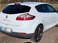 Gebraucht Renault Mégane LIMITED 110 PS (80 kW) 2015 Weiß Limousine