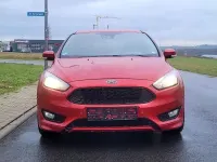 Używany Ford Focus ST-Line 182 KM (133 kW) 2018 Czerwony Sedan/Limuzyna
