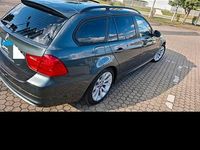 Gebraucht BMW 318 143 PS (105 kW) 2010 Grau Kombi