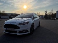 Gebraucht Ford Focus ST 250 PS (183 kW) 2017 Weiß Kombi