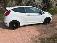 Gebraucht Ford Fiesta 82 PS (60 kW) 2011 Weiß Kleinwagen