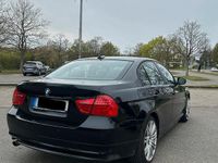 Gebraucht BMW 318 143 PS (105 kW) 2010 Schwarz Limousine