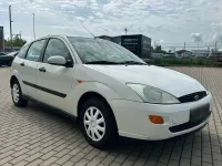 Usado Ford Focus 74 CV (54 kW) 2001 Blanco Berlina