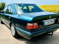 Gebraucht Mercedes E220 150 PS (110 kW) 1995 Grün Limousine