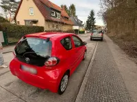 Gebraucht Toyota Aygo 68 PS (50 kW) 2009 Rot Kleinwagen
