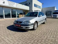 Gebraucht Toyota Avensis Style 129 PS (94 kW) 2001 Silber Limousine