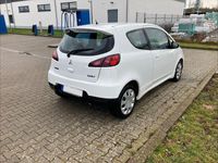 Gebraucht Mitsubishi Colt 95 PS (69 kW) 2010 Weiß Kleinwagen
