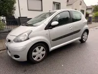 Gebraucht Toyota Aygo Basis 68 PS (50 kW) 2010 Silber Kleinwagen