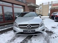 Gebraucht Mercedes A180 122 PS (89 kW) 2015 Silber Limousine