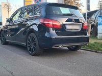 Gebraucht Mercedes B200 136 PS (100 kW) 2017 Blau Van / Kleinbus