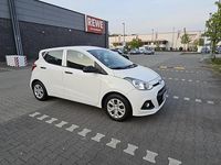 Gebraucht Hyundai i10 69 PS (50 kW) 2014 Weiß Kleinwagen