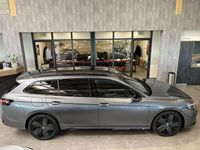 Gebraucht VW Passat R-line 150 PS (110 kW) 2025 Grau Kombi