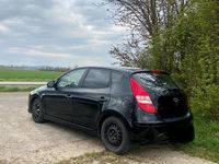 Gebraucht Hyundai i30 99 PS (72 kW) 2012 Schwarz Kleinwagen