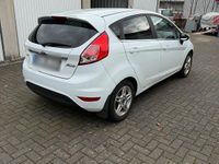 Gebraucht Ford Fiesta 100 PS (73 kW) 2014 Weiß Kleinwagen
