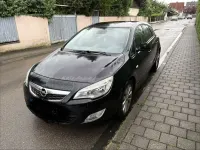 Gebraucht Opel Astra 116 PS (85 kW) 2010 Schwarz Kleinwagen