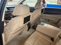 Second-hand BMW 730 252 CP (185 kW) 2010 Albastru Berlinǎ