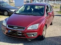 Gebraucht Ford Focus Ghia 116 PS (85 kW) 2005 Rot Limousine