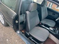 Używany BMW 320 129 KM (94 kW) 1987 Czarny Sedan/Limuzyna