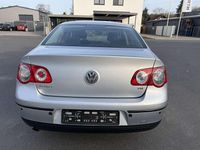 Gebraucht VW Passat Trendline 116 PS (85 kW) 2006 Reflex silver metallic Limousine