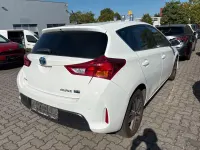 Gebraucht Toyota Auris Hybrid Edition 99 PS (72 kW) 2015 Weiß Limousine