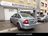 Gebraucht Ford Focus Trend 80 PS (58 kW) 2005 Silber Limousine