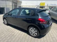 Gebraucht Peugeot 208 Active 99 PS (72 kW) 2016 Schwarz Kleinwagen