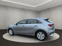 Neu Kia Ceed 140 PS (102 kW) 2026 Lunarsilber met. Kleinwagen