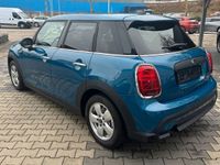 Gebraucht Mini ONE Classic 102 PS (75 kW) 2021 Island blue metallic Kleinwagen
