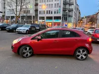 Gebraucht Kia Rio 90 PS (66 kW) 2014 Rot Limousine