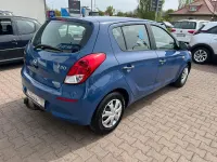Gebraucht Hyundai i20 90 PS (66 kW) 2015 Blau Kleinwagen
