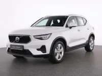 Gebraucht Volvo XC40 Core 163 PS (119 kW) 2023 Weiß crystal white / metallic SUV