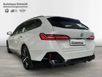 Gebraucht BMW 520 M Sport 197 PS (144 kW) 2025 Mineralweiß Kombi