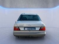 Brugt Mercedes E220 150 HK (110 kW) 1993 Sølv Sedan