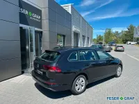 Gebraucht VW Golf VIII Life 150 PS (110 kW) 2023 Deep black perleffekt Kombi