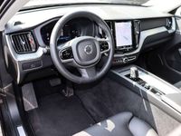 Gebraucht Volvo XC60 Plus 197 PS (144 kW) 2023 Grau SUV