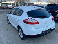 Gebraucht Renault Mégane III LIMITED 110 PS (80 kW) 2015 Weiß Limousine
