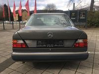 Gebraucht Mercedes E230 Sportline 132 PS (97 kW) 1989 Anthrazitgraumet Limousine