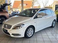 Gebraucht Mercedes 180 122 PS (89 kW) 2012 Weiß Limousine
