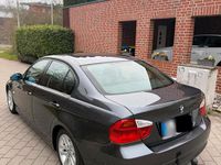 Gebraucht BMW 318 129 PS (94 kW) 2007 Grau Limousine