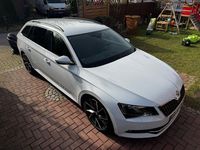 Gebraucht Skoda Superb 150 PS (110 kW) 2016 Weiß Kombi