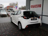 Gebraucht Toyota Yaris Basis 72 PS (52 kW) 2023 Weiß Kleinwagen