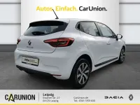 Gebraucht Renault Clio Equilibre 67 PS (49 kW) 2022 Arktis weiß (weiß) Kleinwagen