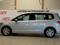 Gebraucht VW Touran Trendline 110 PS (80 kW) 2016 Silber Van / Kleinbus