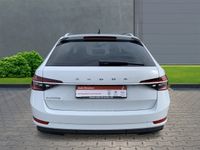 Gebraucht Skoda Superb Style 150 PS (110 kW) 2023 Weiss Kombi