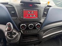 Gebraucht Iveco Daily 136 PS (100 kW) 2017 Weiß Van / Kleinbus