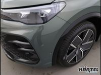 Neu VW Tiguan Style 150 PS (110 kW) 2025 Cipressinogrün (green), metallic SUV