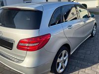 Gebraucht Mercedes B200 156 PS (114 kW) 2014 Silber Van / Kleinbus