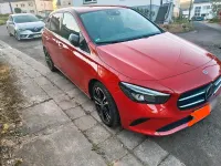 Gebraucht Mercedes B200 150 PS (110 kW) 2019 Rot Van / Kleinbus